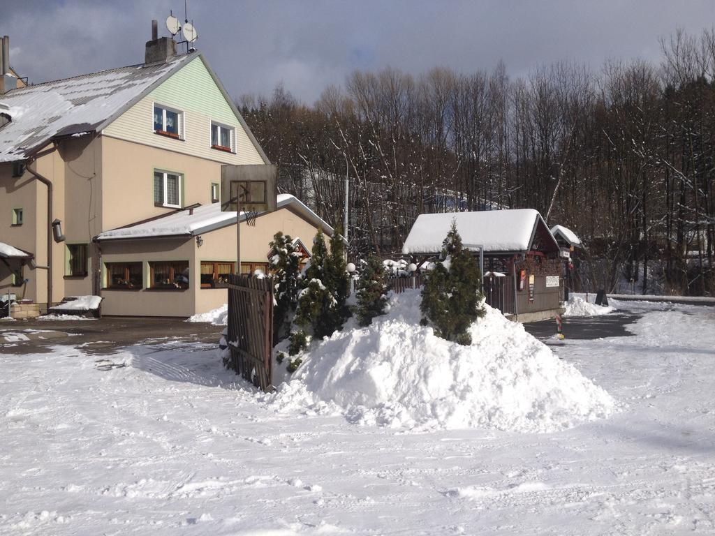Penzion54 & Restaurace Ostrov  Exterior foto